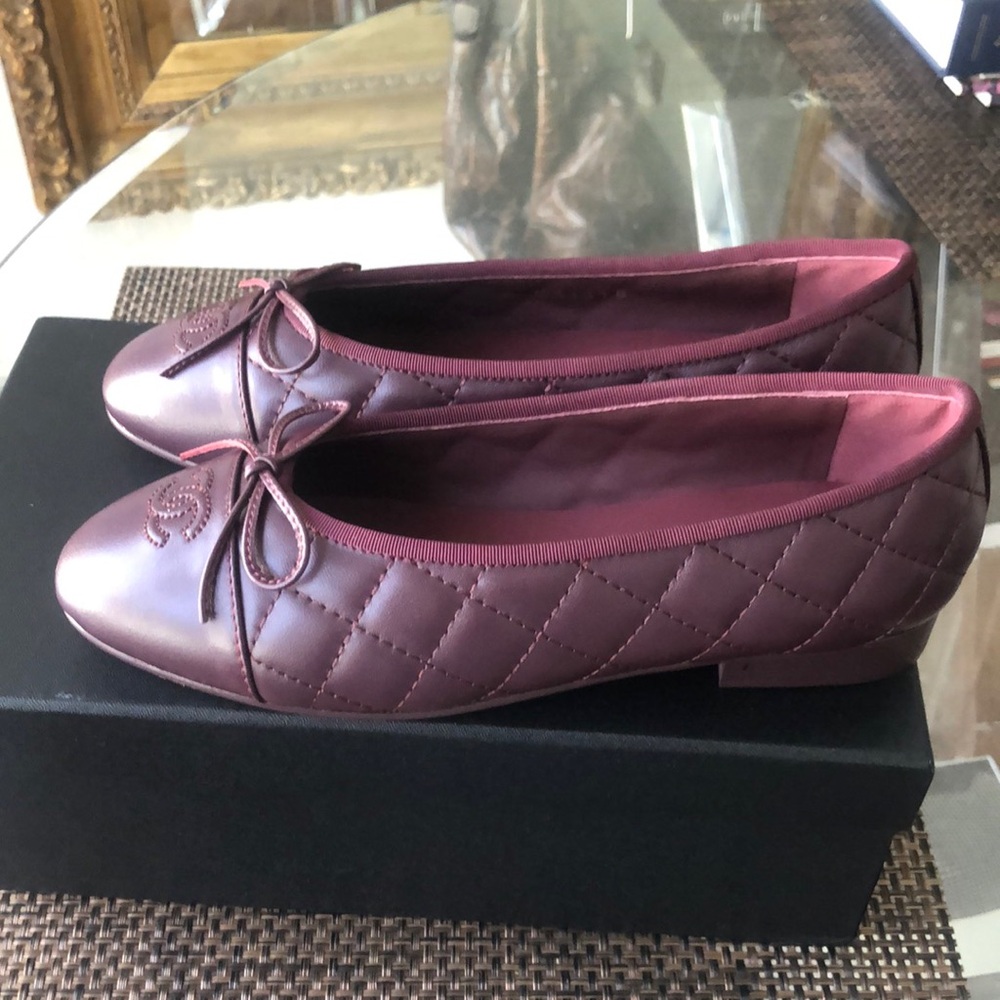 Chanel Quilted leather Ballet Flats in Deep Plum size 38 - Picture 2 of 9